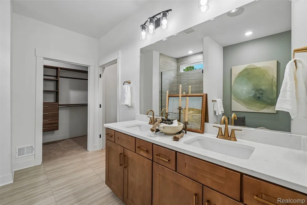 3065 Wyvern Road Orion Charter Township, MI 48359