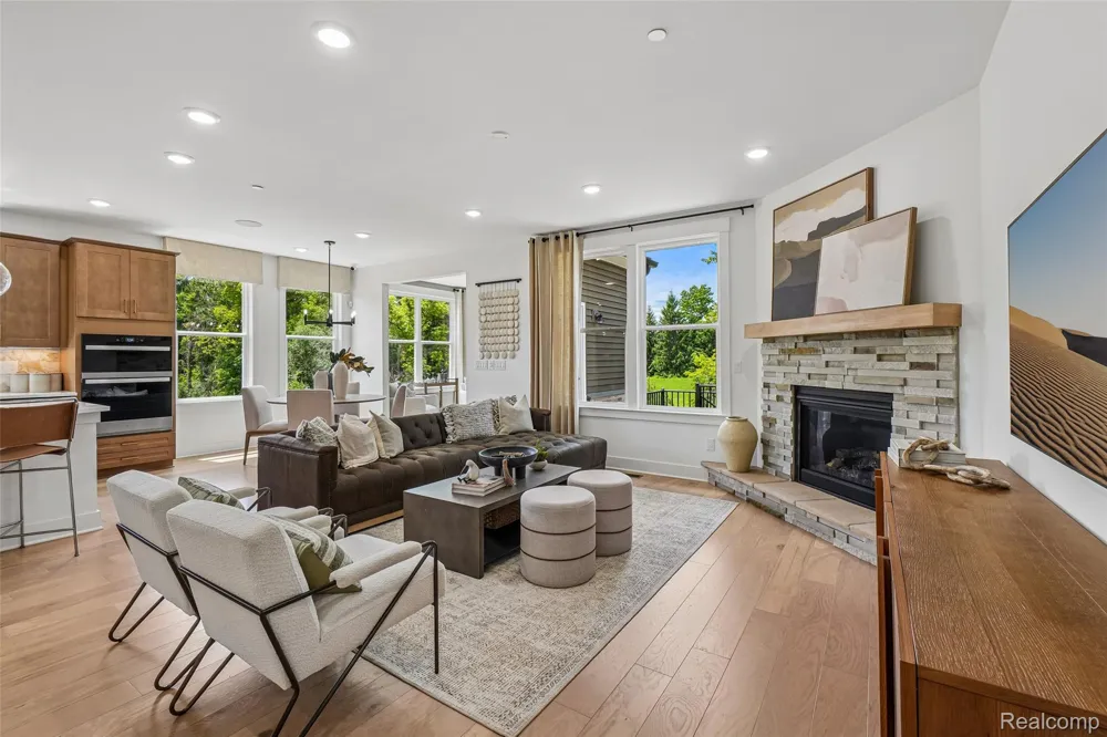 3065 Wyvern Road Orion Charter Township, MI 48359