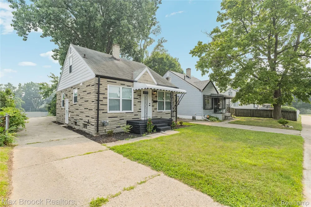 45 Pleasantview Drive Pontiac City, MI 48341
