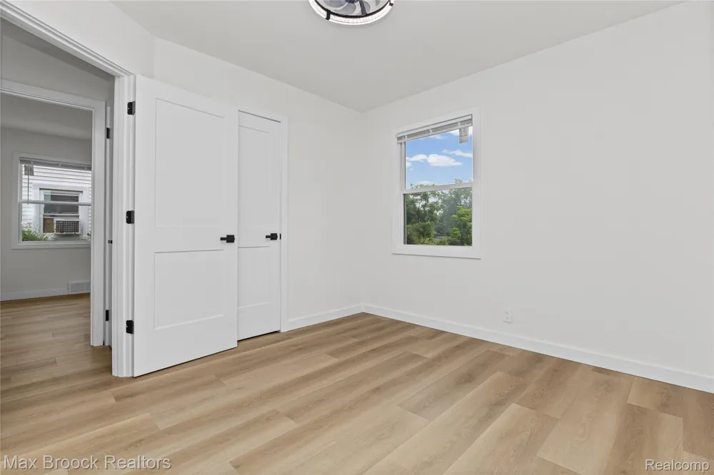 45 Pleasantview Drive Pontiac City, MI 48341