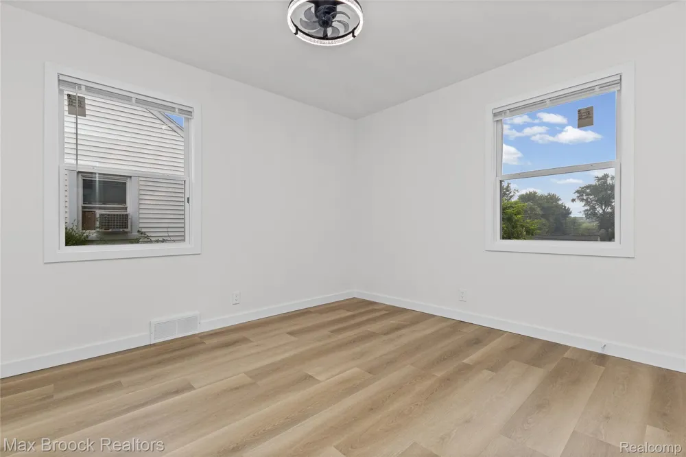 45 Pleasantview Drive Pontiac City, MI 48341