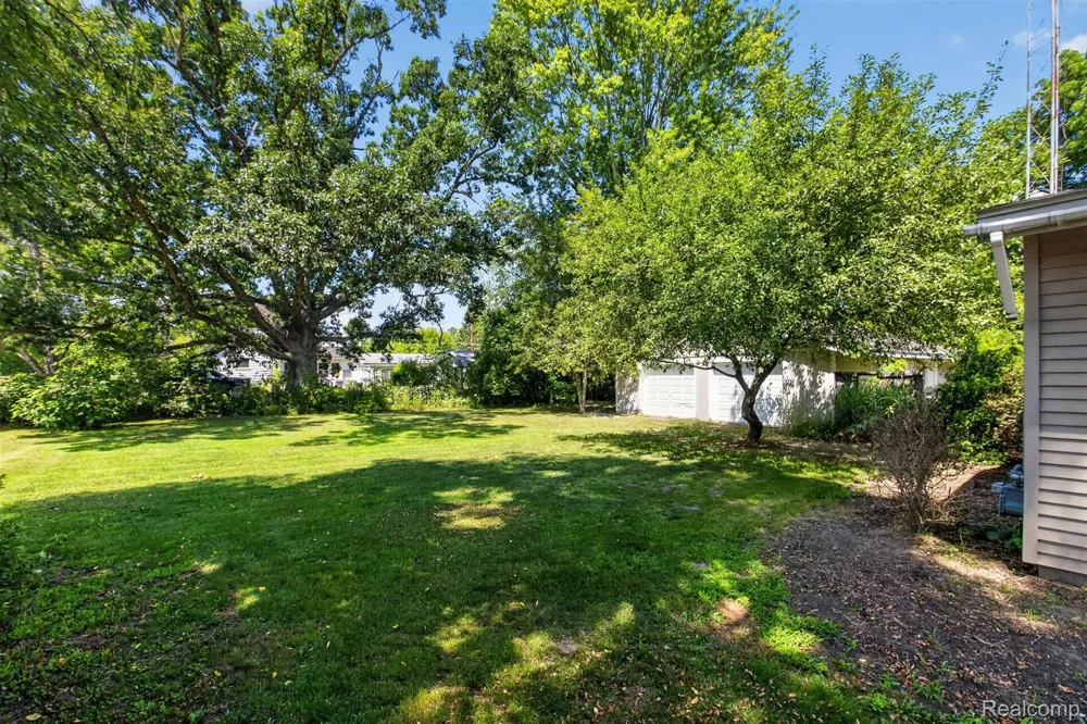 1279 E Burnside Road Deerfield Township, MI 48461