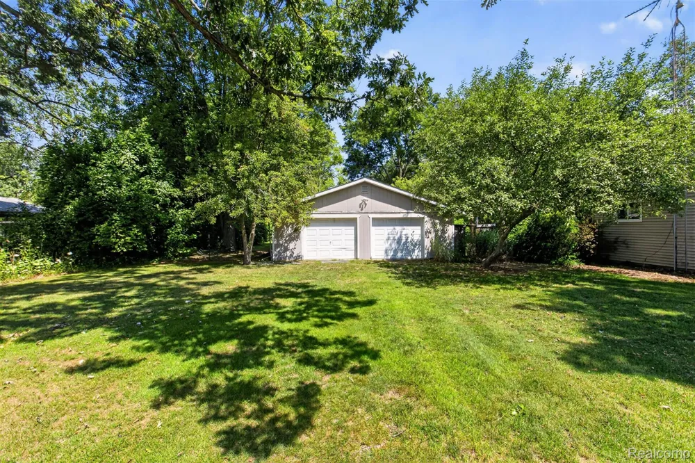 1279 E Burnside Road Deerfield Township, MI 48461