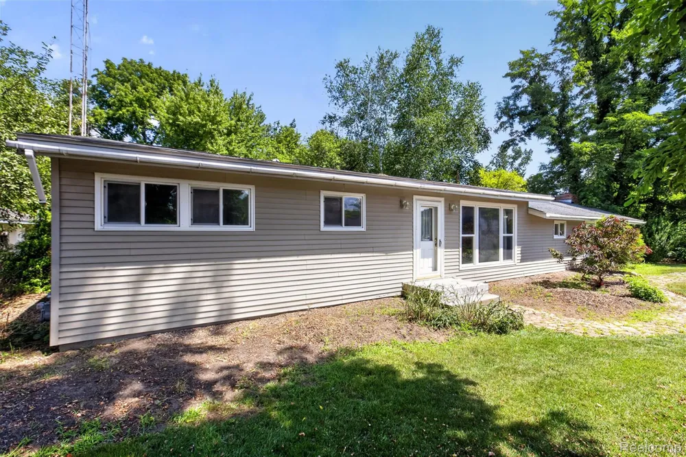 1279 E Burnside Road Deerfield Township, MI 48461