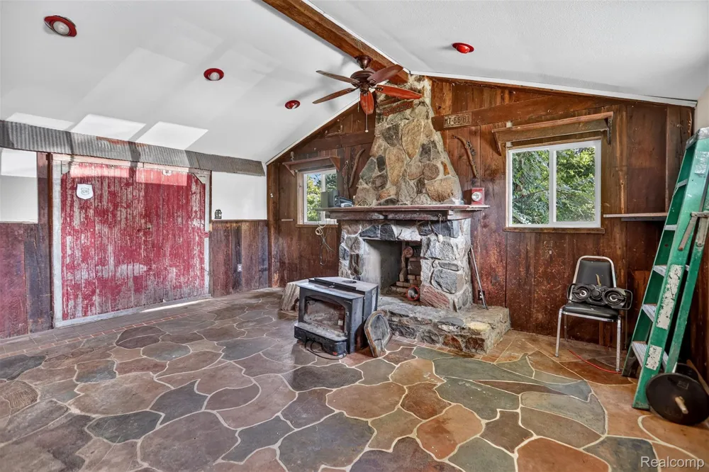 1279 E Burnside Road Deerfield Township, MI 48461
