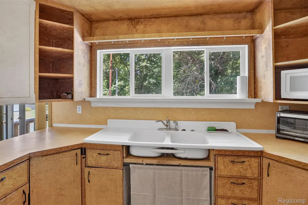 1279 E Burnside Road Deerfield Township, MI 48461