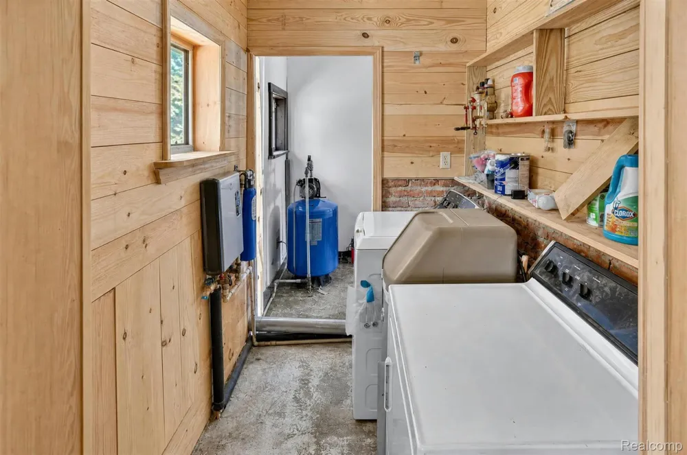 1279 E Burnside Road Deerfield Township, MI 48461