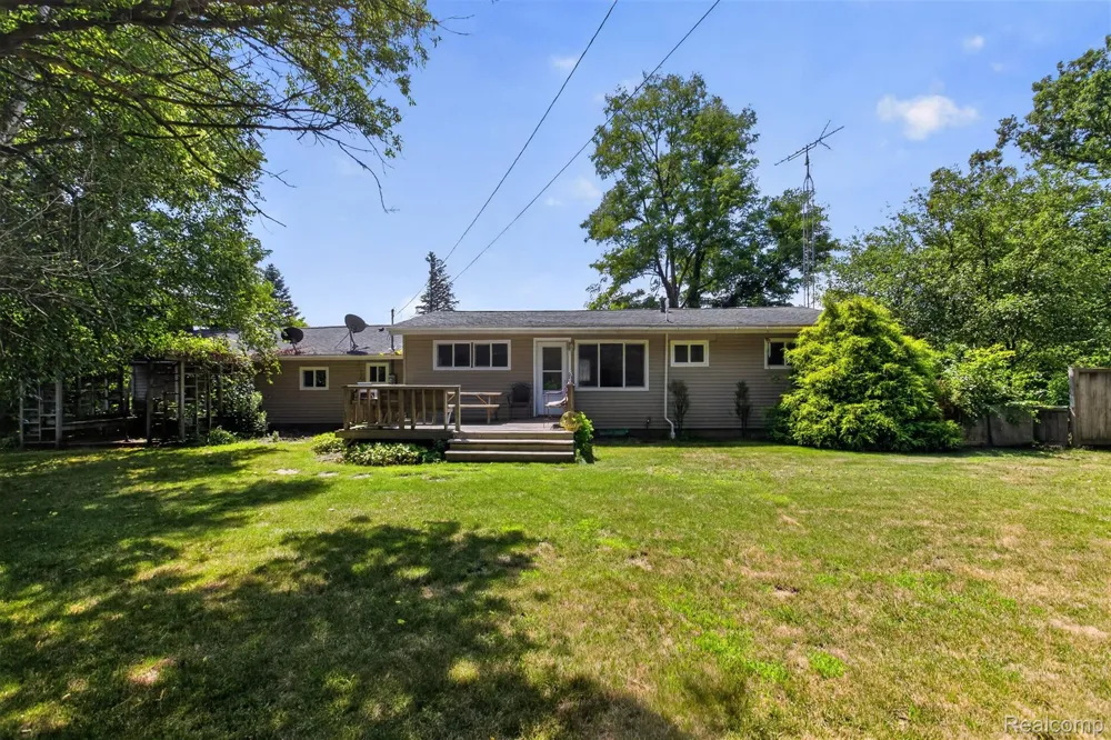 1279 E Burnside Road Deerfield Township, MI 48461
