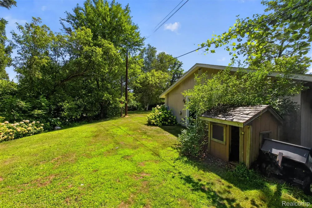 1279 E Burnside Road Deerfield Township, MI 48461