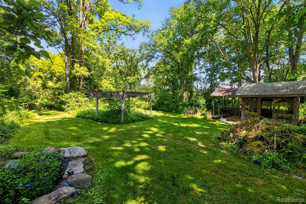 1279 E Burnside Road Deerfield Township, MI 48461