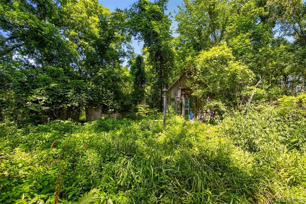 1279 E Burnside Road Deerfield Township, MI 48461