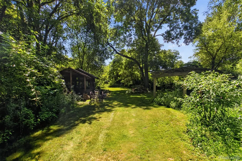 1279 E Burnside Road Deerfield Township, MI 48461