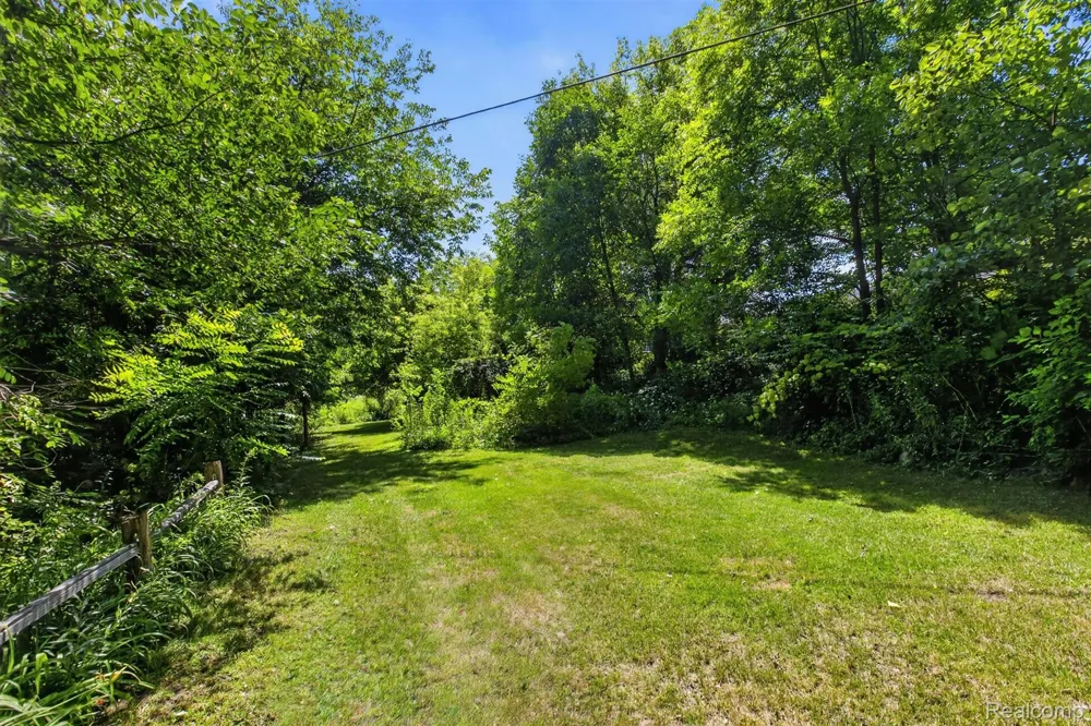 1279 E Burnside Road Deerfield Township, MI 48461