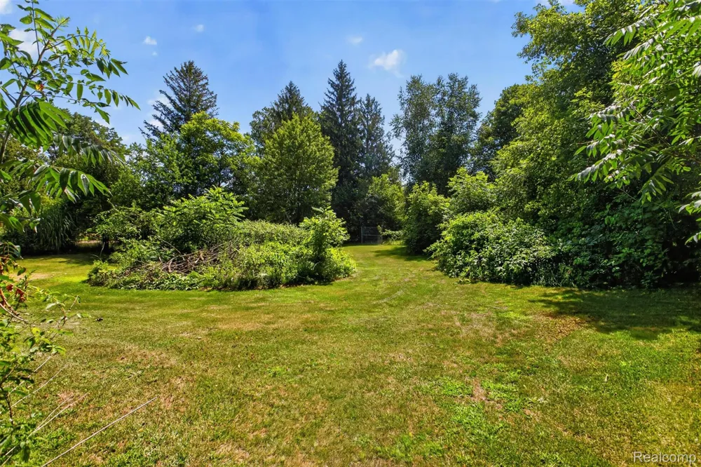 1279 E Burnside Road Deerfield Township, MI 48461