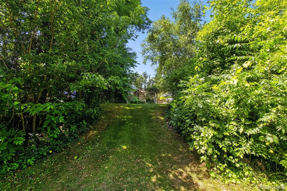 1279 E Burnside Road Deerfield Township, MI 48461