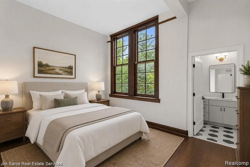 389 Saint Clair #305 Grosse Pointe City, MI 48230