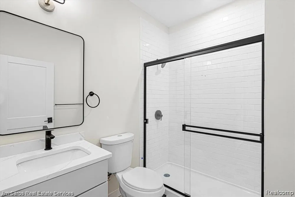 389 Saint Clair #305 Grosse Pointe City, MI 48230