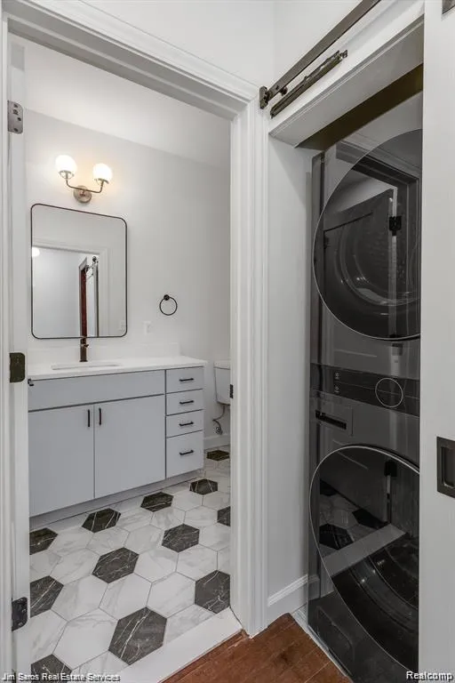 389 Saint Clair #305 Grosse Pointe City, MI 48230