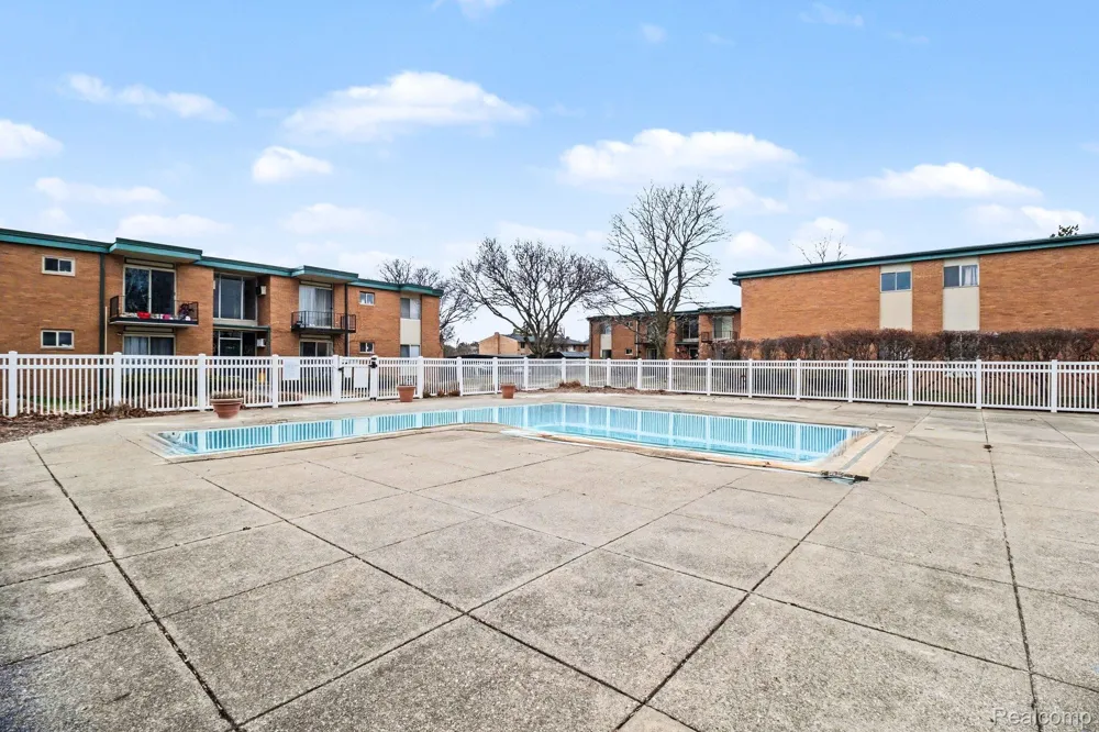 1840 Axtell Drive #7 Troy City, MI 48084
