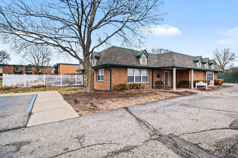 1840 Axtell Drive #7 Troy City, MI 48084
