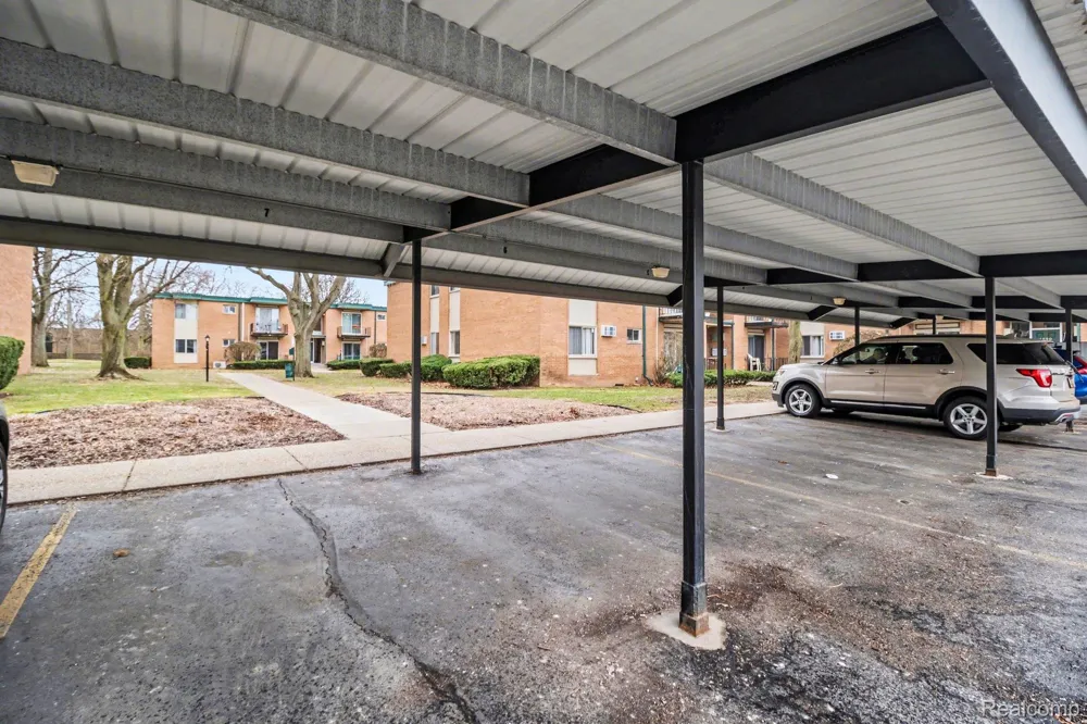 1840 Axtell Drive #7 Troy City, MI 48084