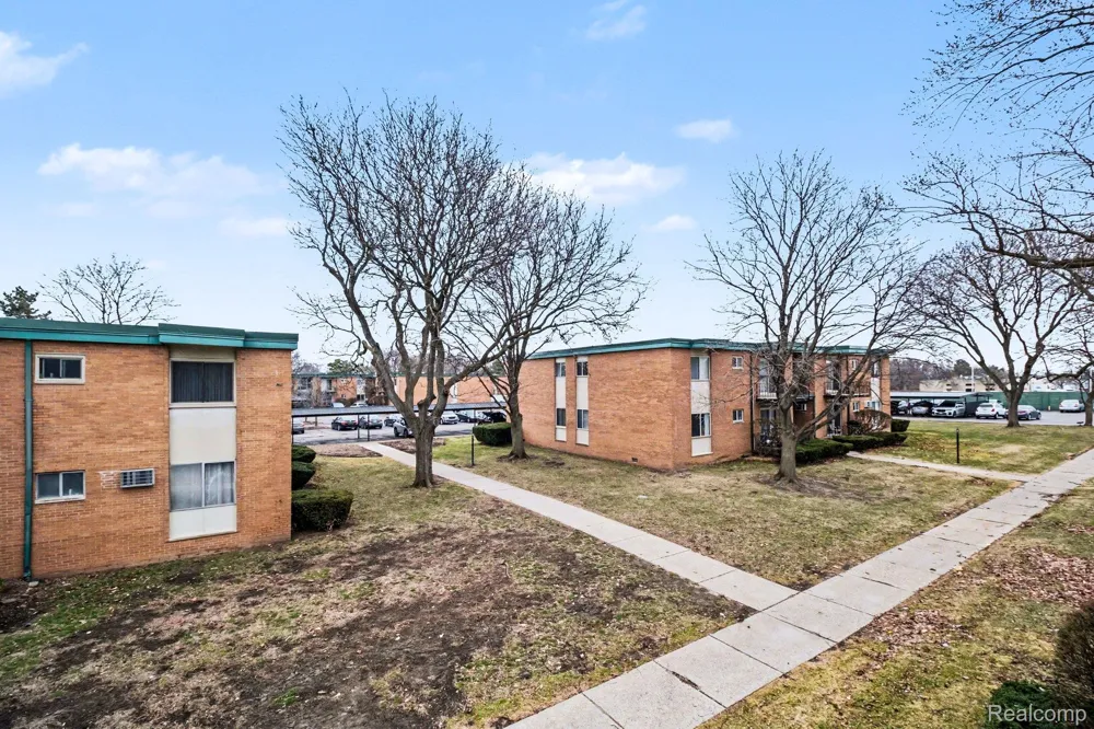 1840 Axtell Drive #7 Troy City, MI 48084