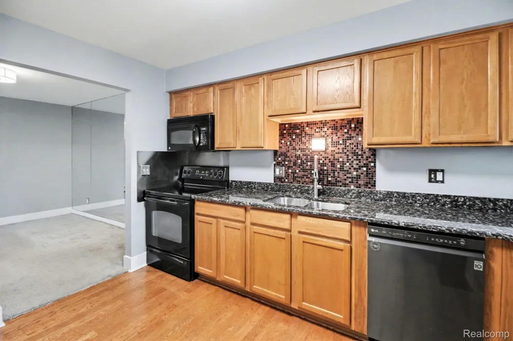 1840 Axtell Drive #7 Troy City, MI 48084