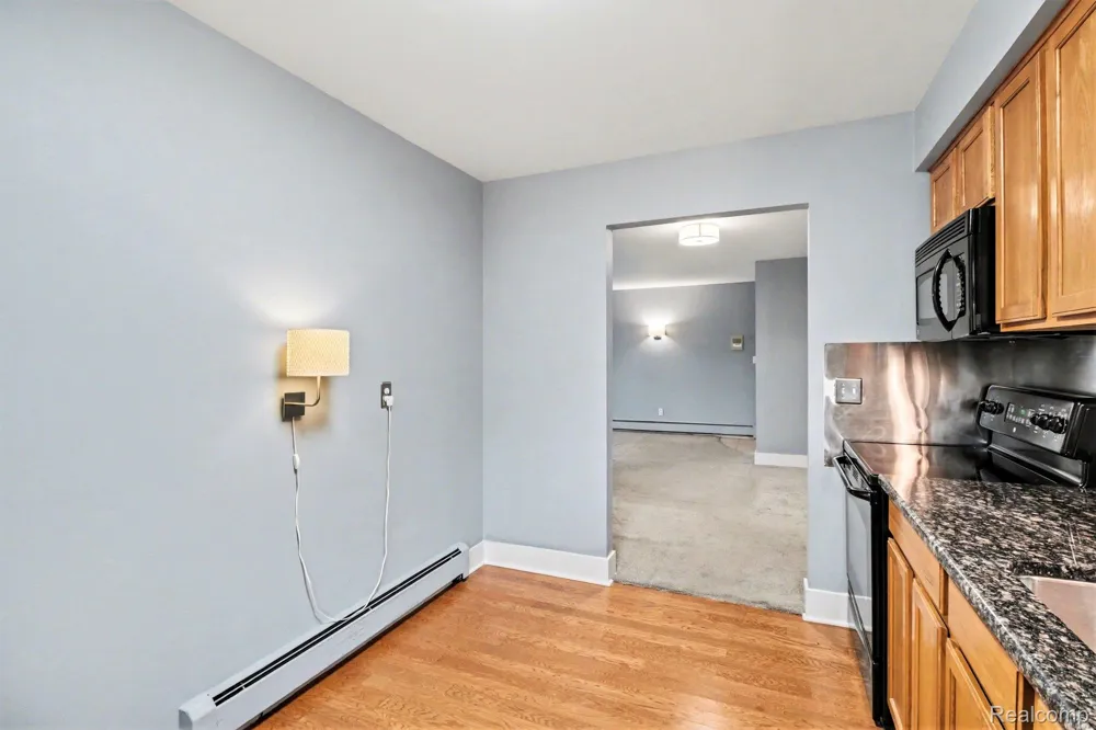 1840 Axtell Drive #7 Troy City, MI 48084