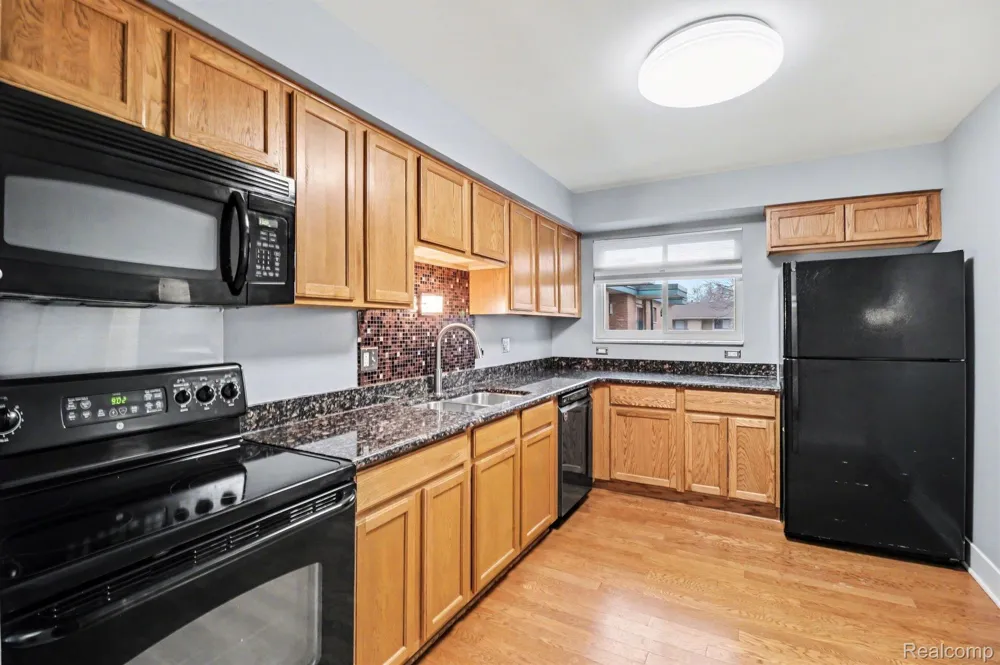 1840 Axtell Drive #7 Troy City, MI 48084