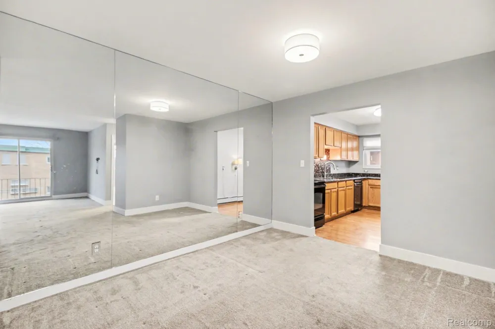 1840 Axtell Drive #7 Troy City, MI 48084