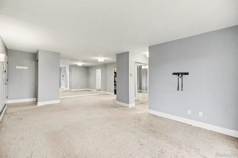1840 Axtell Drive #7 Troy City, MI 48084