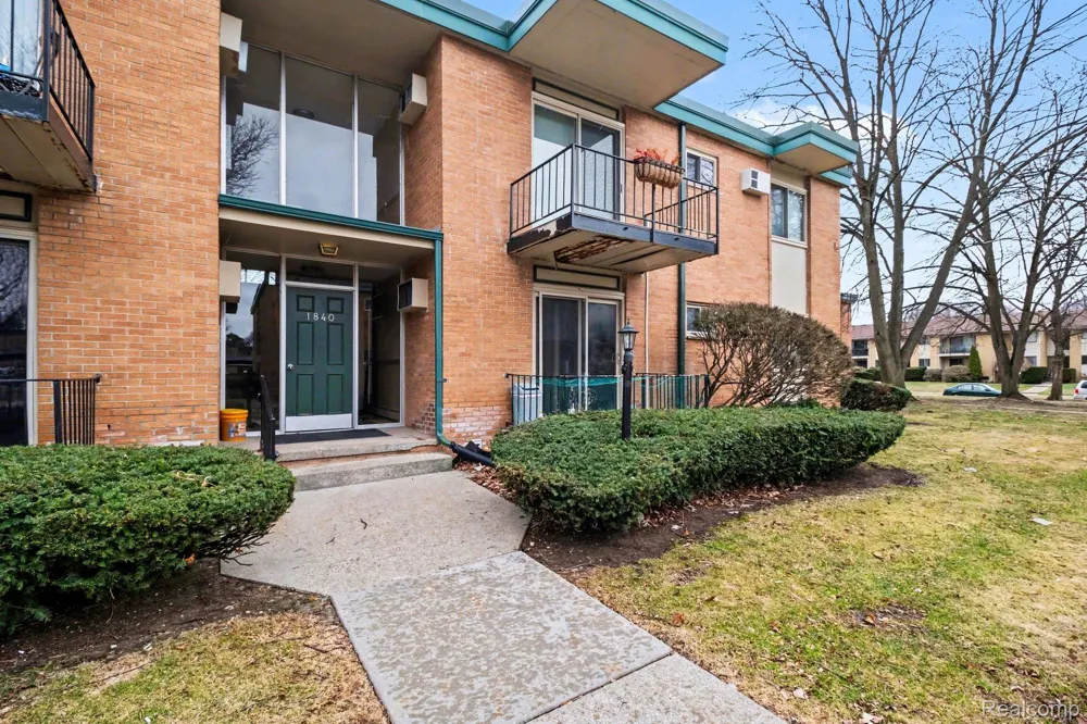 1840 Axtell Drive #7 Troy City, MI 48084
