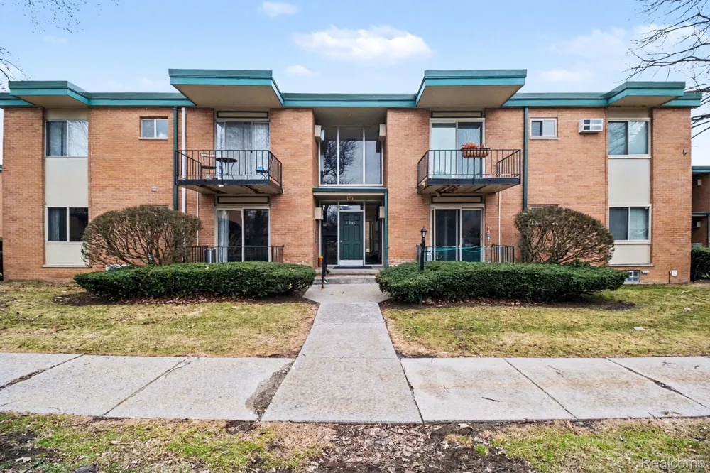 1840 Axtell Drive #7 Troy City, MI 48084