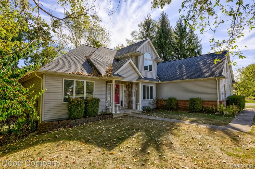 575 Lakes Edge Drive Oxford Village, MI 48371