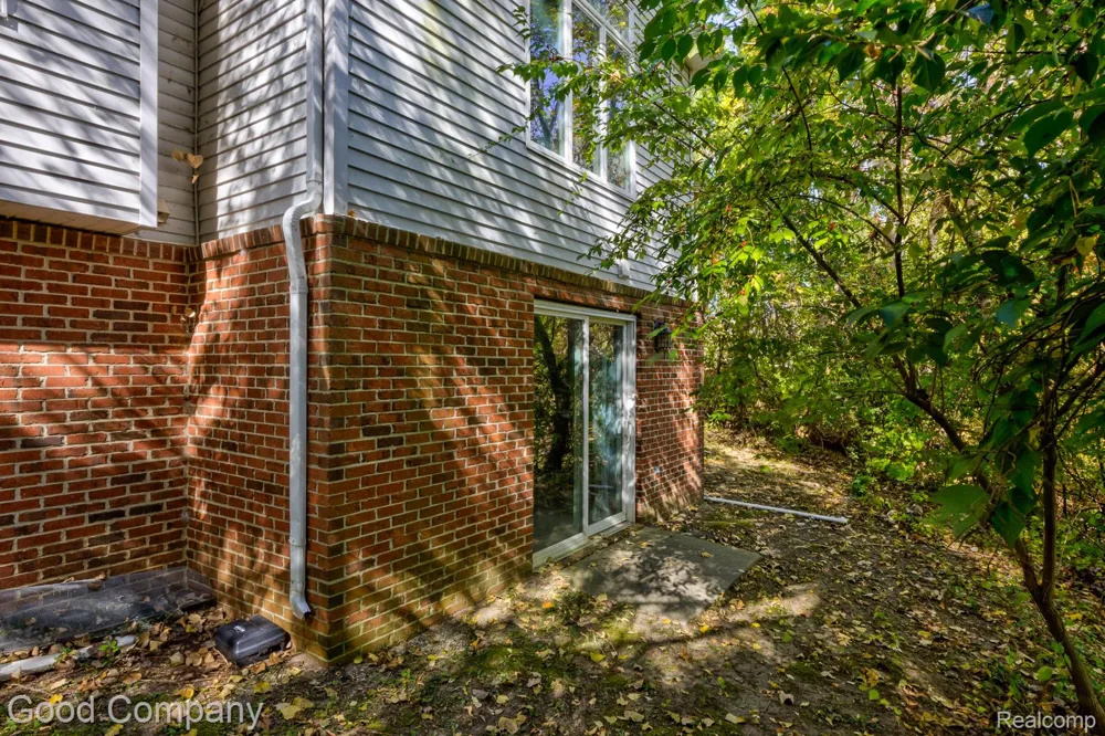 575 Lakes Edge Drive Oxford Village, MI 48371