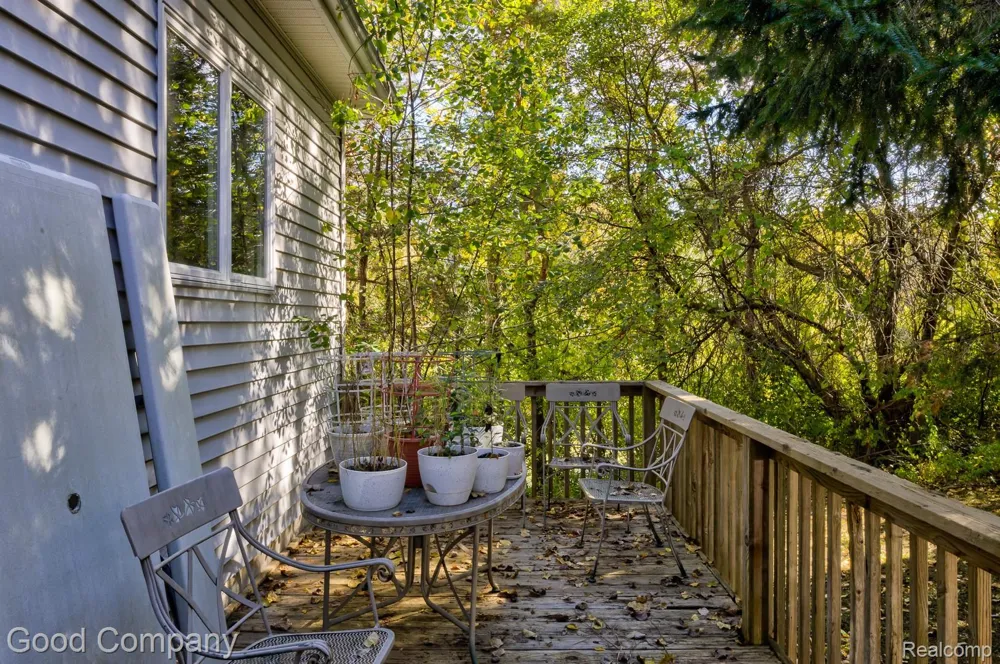 575 Lakes Edge Drive Oxford Village, MI 48371