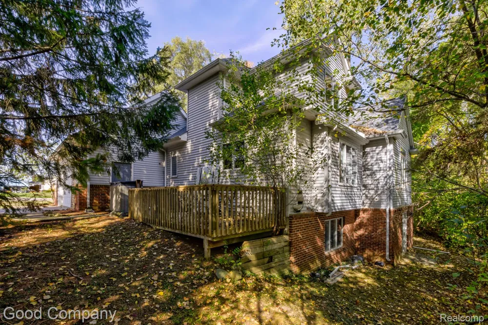 575 Lakes Edge Drive Oxford Village, MI 48371