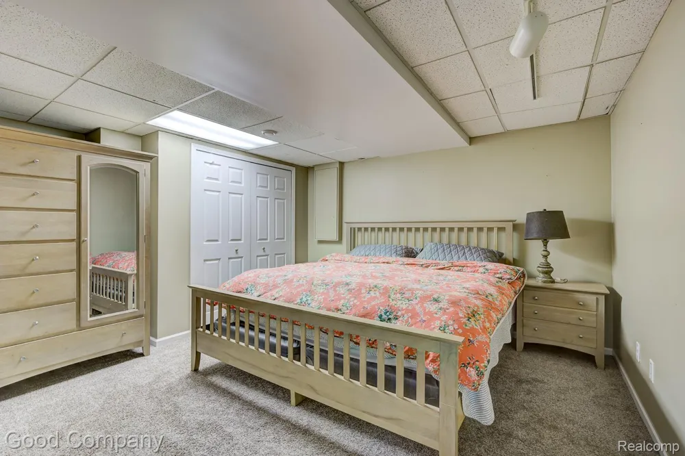 575 Lakes Edge Drive Oxford Village, MI 48371