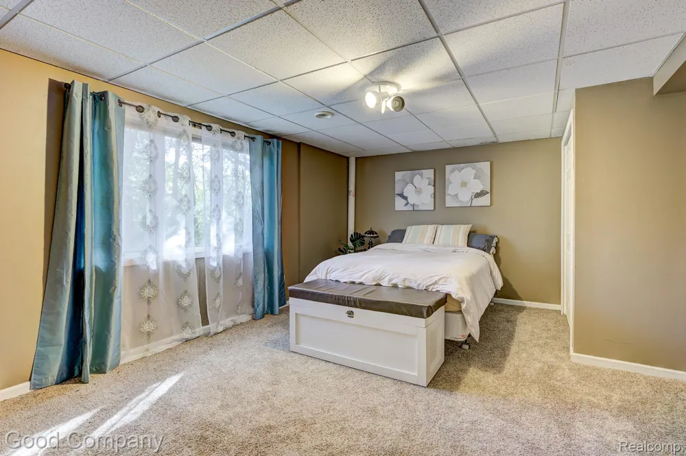 575 Lakes Edge Drive Oxford Village, MI 48371