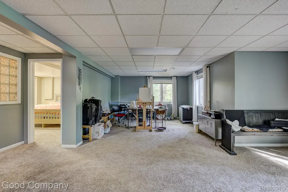575 Lakes Edge Drive Oxford Village, MI 48371