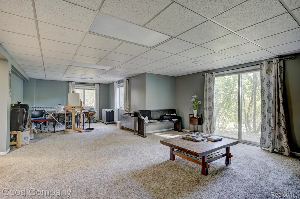 575 Lakes Edge Drive Oxford Village, MI 48371