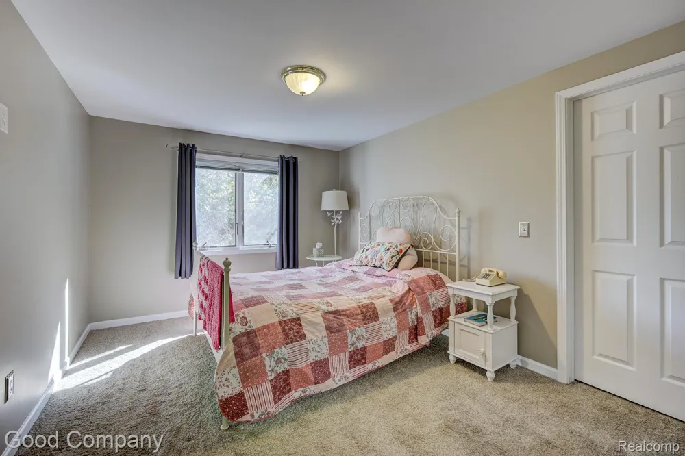 575 Lakes Edge Drive Oxford Village, MI 48371