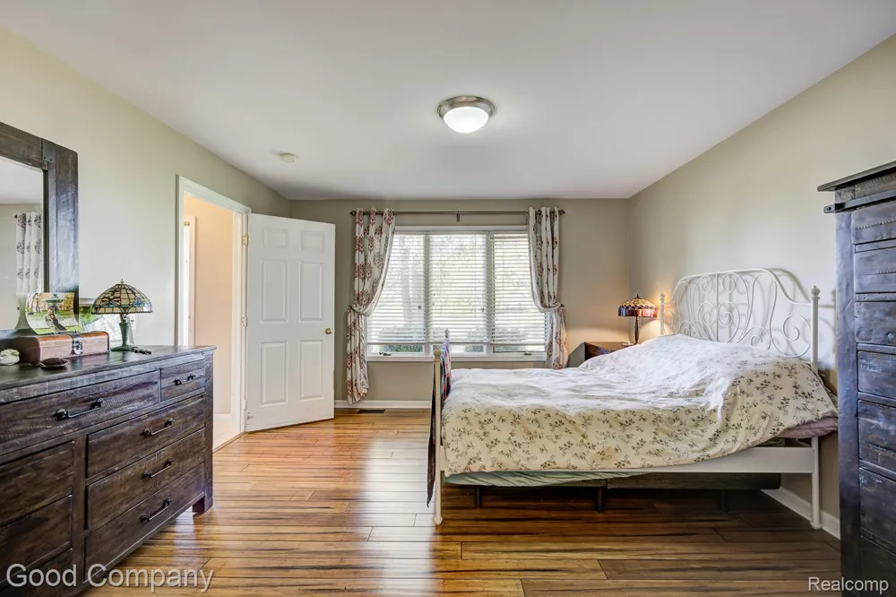 575 Lakes Edge Drive Oxford Village, MI 48371