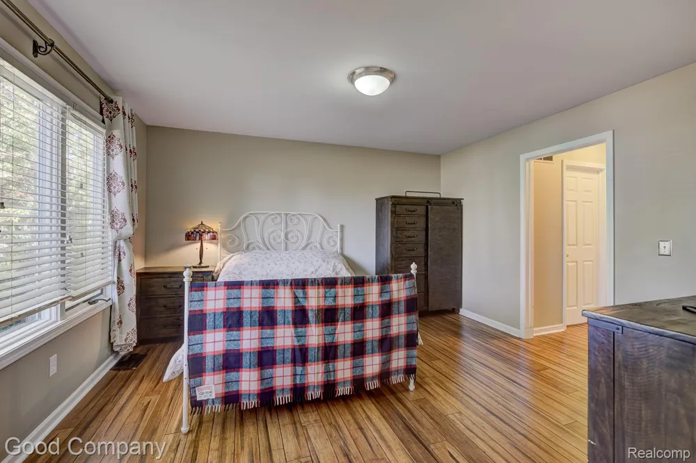575 Lakes Edge Drive Oxford Village, MI 48371