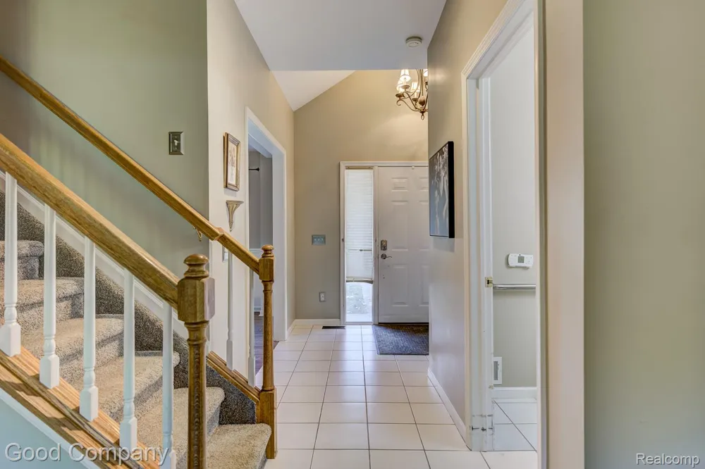575 Lakes Edge Drive Oxford Village, MI 48371