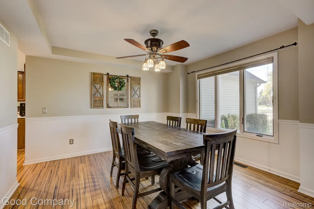 575 Lakes Edge Drive Oxford Village, MI 48371