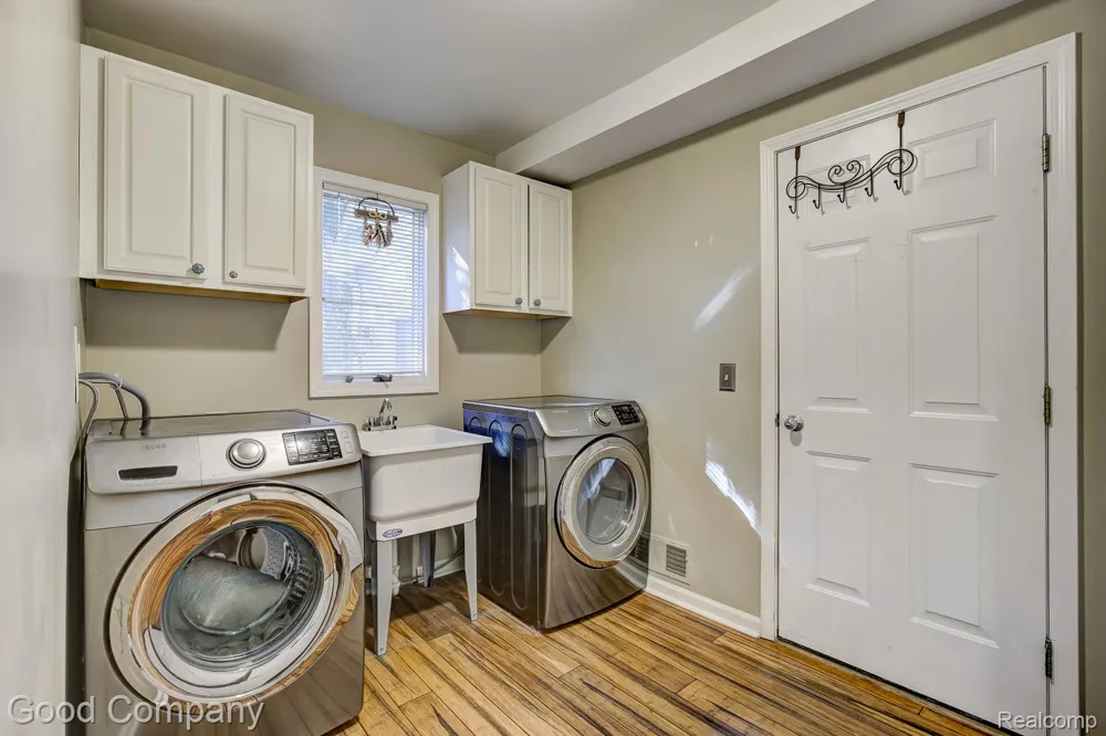 575 Lakes Edge Drive Oxford Village, MI 48371