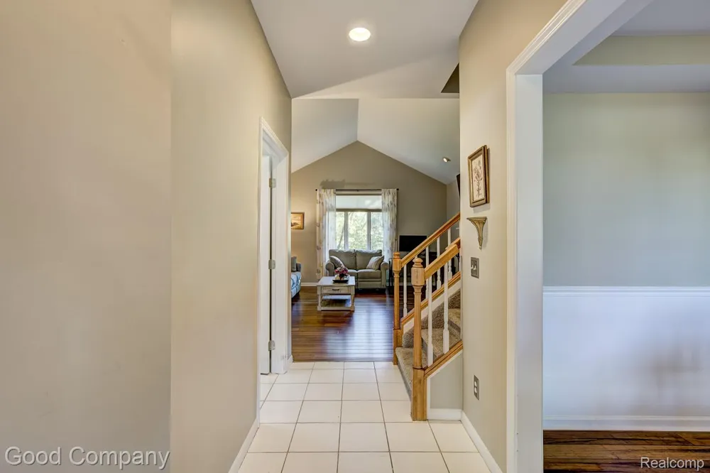 575 Lakes Edge Drive Oxford Village, MI 48371