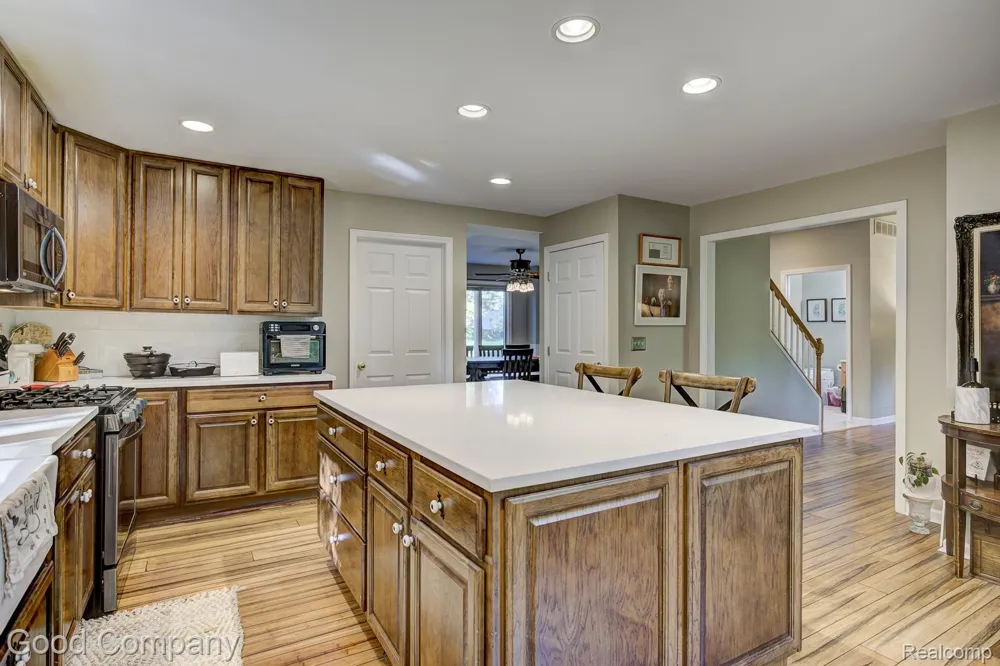 575 Lakes Edge Drive Oxford Village, MI 48371
