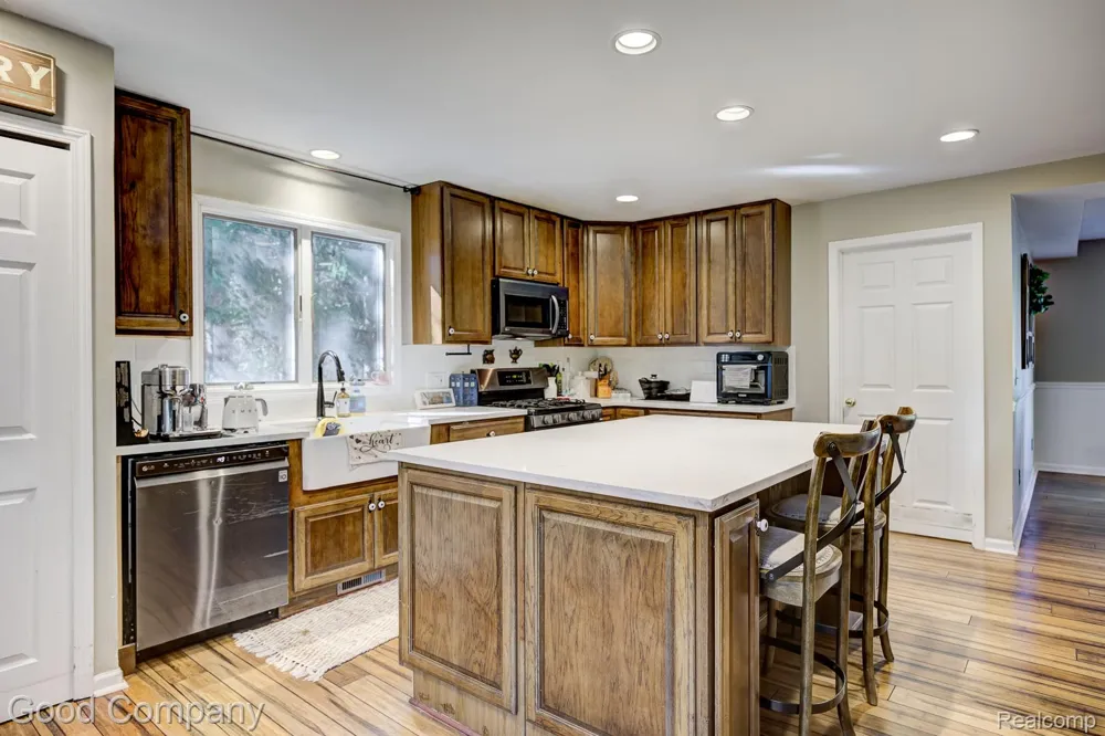 575 Lakes Edge Drive Oxford Village, MI 48371